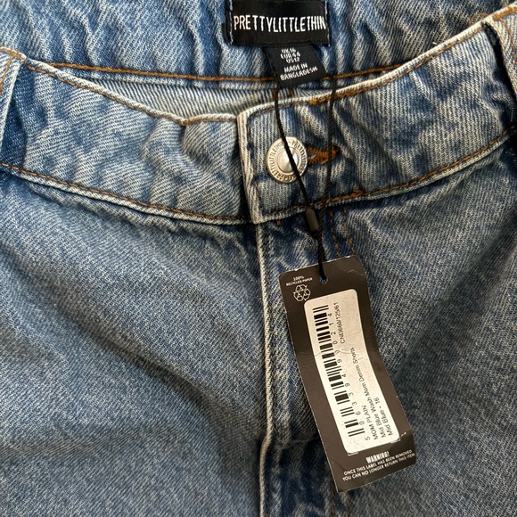 PrettyLittleThing DENIM SHORTS - Picture 3 of 5